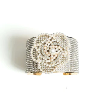 Фирменные Дизайнерские браслеты-манжеты с кристаллами камелии, Роскошные браслеты для женщин, Очаровательные аксессуары для вечеринок с жемчужным цветком